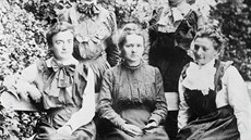 Marie Curie-Skłodowská a její studentky (cca 1910–1915)