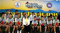 Dvanáct chlapc a jejich trenér zachránní z thajské jeskyn na tiskové...