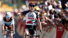 Irský cyklista Dan Martin slaví vítzství v esté etap Tour de France.