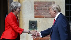Donald Trump se setkal s britskou premiérkou Theresou Mayovou (13. ervence...
