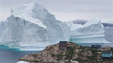 Obí ledovec poblí grónské obce Innaarsuit (12. ervence 2018)