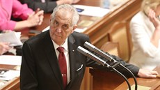 Prezident Milo Zeman hovoí k poslancm ped hlasováním Snmovny o dve...
