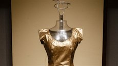 Asymetricky stiená sukn z hedvábného taftu a organzy, na které si designerka...