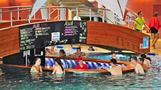 Oblíbené u návtvník Aqualandu Moravia jsou bary umístné pímo v bazénech,...