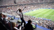 Snímek, na kterém se francouzský prezident raduje z gólu, obletěl svět.