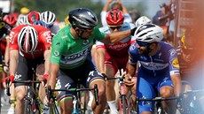 GRATULACE AMPIONA. Peter Sagan gratuluje k vítzství ve tvrté etap Tour...