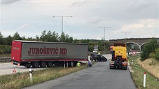 Nehoda osobního auta a kamionu omezila dopravu na Praském okruhu (10.7.2018)
