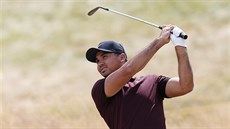 Jason Day pi tréninku na britské The Open na skotském hiti Carnoustie.