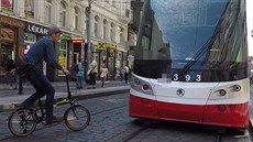 V centru Prahy zane platit asové omezení vjezdu kol.