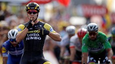 VÍTĚZ. Nizozemský cyklista Dylan Groenewegen se raduje ze svého triumfu v sedmé...