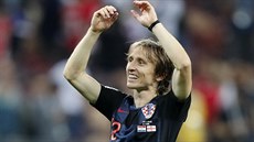JSME VE FINÁLE! Chorvatský kapitán Luka Modri dkuje fanoukm po postupu pes...