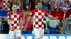 Zklamaní chorvatští fotbalisté po inkasované brance, kterou si ve finále s...
