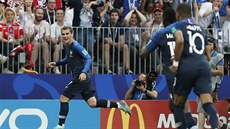 Francouz Antoine Griezmann se raduje z gólu ve finále mistrovství svta. První...