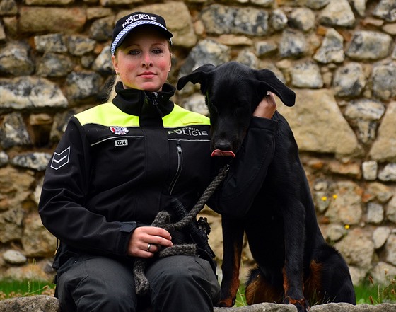 Lancelot s psovodkou, mstskou policistkou Lenkou Gahlerovou.