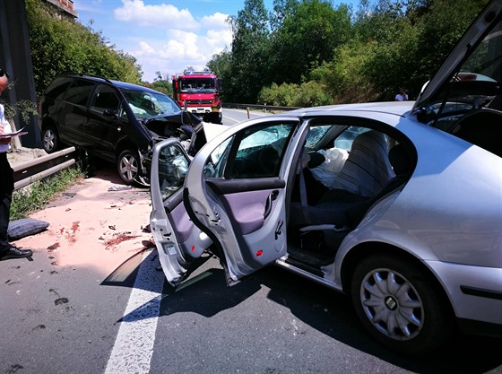 Kvůli nehodě dvou osobních aut u Jaroměře byla uzavřena frekventovaná státní...