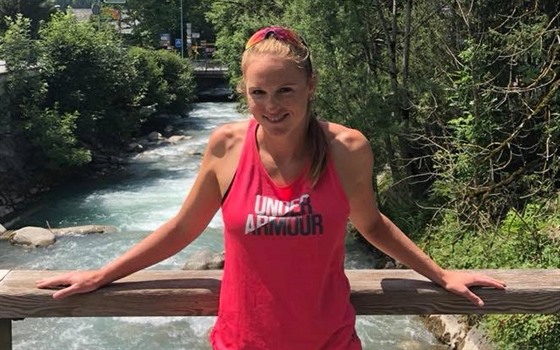 Kristýna Kolocová se na turnaji v Gstaadu vykoupala v horské řece.