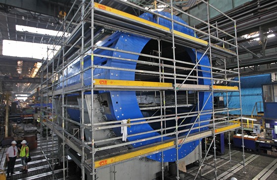 Společnost Vítkovice Heavy Machinery se léta specializovala na výrobu nadměrných zařízení, jako byly například zalomené hřídele. Mezi zákazníky byli i vědci, vyráběly se zde například díly urychlovače částic pro jaderný výzkum.