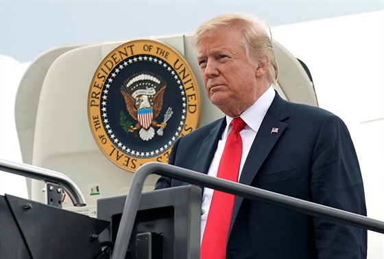Americký prezident Donald Trump po píletu do St. Louis, Missouri (26. 7. 2018).