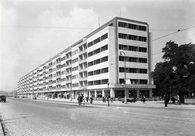 Pražský Molochov stojí na Letné 90 let. Jeho historie je plná temných kapitol Pražský Molochov stojí na Letné 90 let. Jeho historie je plná temných kapitol