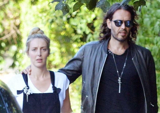 Exmanžel zpěvačky Katy Perry čelí několika obviněním ze znásilnění