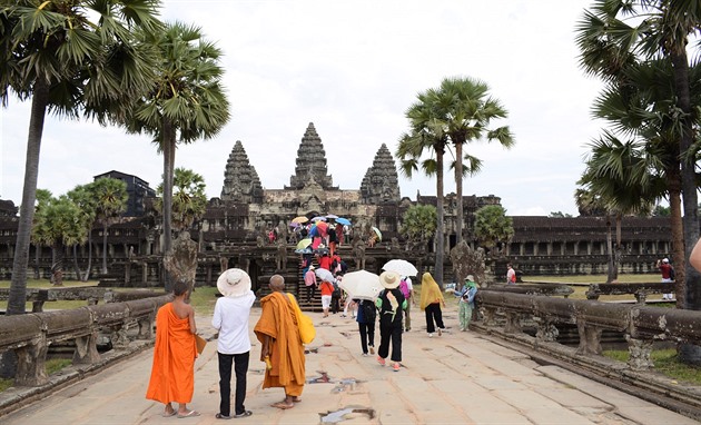 Turisté ve virálním trendu ohrožují Angkor Vat. Nepřípustné, varují odborníci