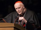 Americký kardinál a bývalý washingtonský arcibiskup Theodore E. McCarrick (4....
