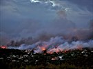 Lesní požár u řeckého města Rafina, kde byla nalezena těla dalších obětí. (24....