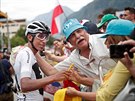 BUDOUCÍ STAR. Egan Bernal po skvlém výkonu na Alpe dHuez rozdával podpisy...