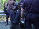 Zhruba 600 migrant proniklo z Maroka do severoafrické panlské enklávy Ceuta....