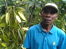 Farmář Jao Nasaina střeží svou vanilkovou plantáž s podomácku vyrobenou pistolí...