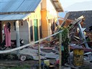 Zemtesení o síle 6,4 stupn dnes zasáhlo indonéský ostrov Lombok, leící...