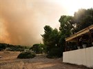 V okolí Atén vypukly rozsáhlé lesní poáry, které si vynutily evakuaci stovek...