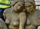 Na st�hov�n� souso�� �Dva �ensk� akty� muselo muzeum zajistit autoje��b o...