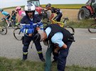 Policisté se snaí zpacifikovat jednoho z protestujících farmá bhem 16....