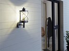 Svtlo u vchodu do domu by mlo být vybavené pohybovým senzorem, aby majitel...