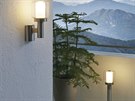 Ve stejném designu si lze poídit stojací lampy i závsná svítidla na fasádu.