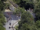 Cyklisté se bhem 16. etapy Tour de France drápou na Col de Portet d´Aspet.