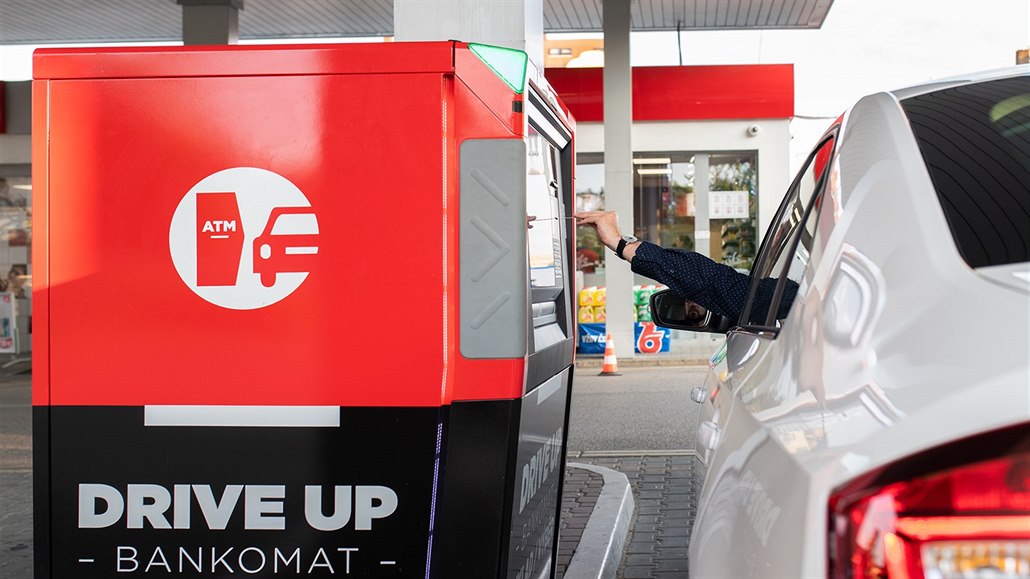 Na Benzině otevřel první autobankomat, umí i posílat platby - iDNES.cz