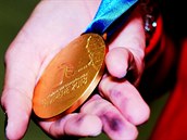Zlatá medaile Amálie Švábíkové po mistrovství světa juniorů v Tampere.