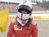 Sebastian Vettel zklamaně opouští ovál Velké ceny Německa poté, co se svým...