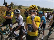 Geraint Thomas, ldr Tour, ek, a se estnct etapa znovu rozjede.