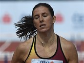 Zuzana Hejnov ovldla na ampiontu v Kladn bh na 400 metr pekek.