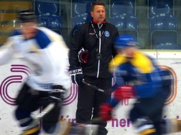 Jan Čaloun vede první trénink ústeckých hokejistů před startem nové sezony.