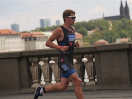 Lukáš Kočař proběhl cílem na 6. místě celkového pořadí v triatlonovém závodě v...