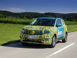 Volkswagen T-Cross maskovan prototyp