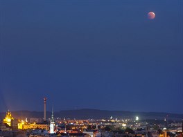 Úplné zatmní Msíce v Olomouci (27. 7. 2018).