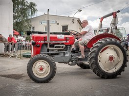16. roník závodu traktor do vrchu v ebnici na Plzesku