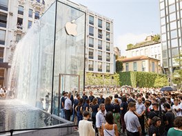 Obchod Apple Store na italském Piazza Liberty v Miláně