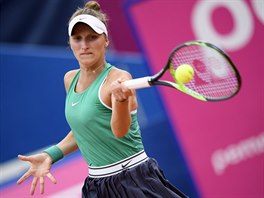 esk tenistka Markta Vondrouov bhem semifinle turnaje v Gstaadu.