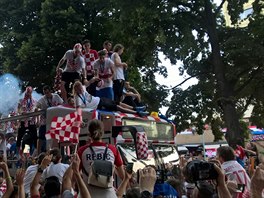 Chorvatští fanoušci slaví v Záhřebu stříbrné medaile na mistrovství světa.